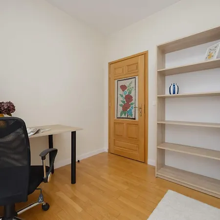 Spacious With Functional Furnishings And Two Bedrooms, Perfect For Business Trips By Renters