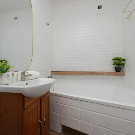 Spacious With Functional Furnishings And Two Bedrooms, Perfect For Business Trips By Renters Apartmán