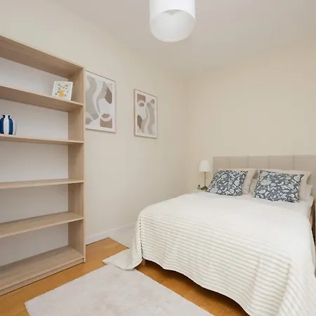 Spacious With Functional Furnishings And Two Bedrooms, Perfect For Business Trips By Renters