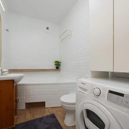 Spacious With Functional Furnishings And Two Bedrooms, Perfect For Business Trips By Renters ワルシャワ