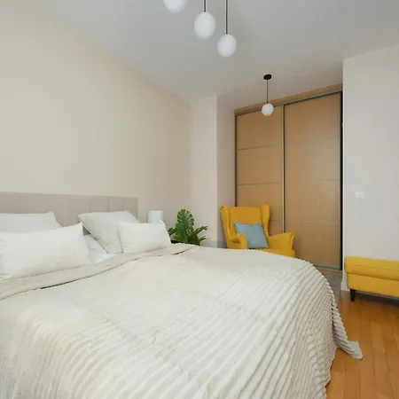 Spacious With Functional Furnishings And Two Bedrooms, Perfect For Business Trips By Renters *