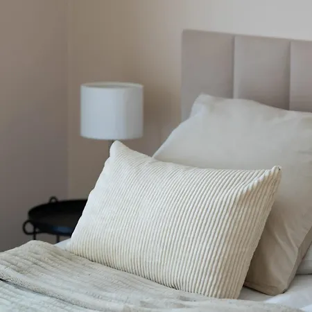 Apartman Spacious With Functional Furnishings And Two Bedrooms, Perfect For Business Trips By Renters Varsó