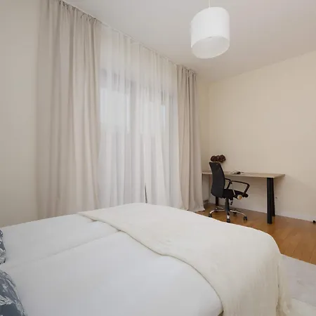 アパート Spacious With Functional Furnishings And Two Bedrooms, Perfect For Business Trips By Renters ワルシャワ