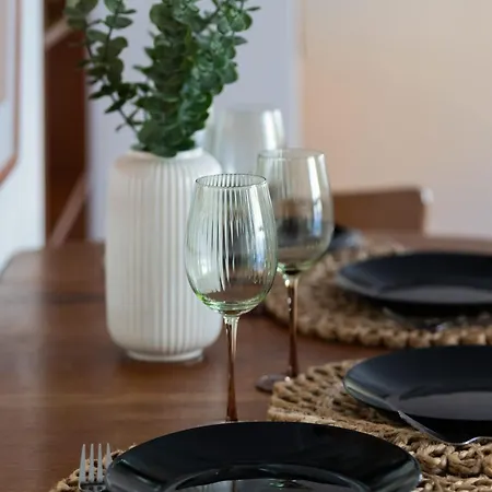 Apartman Spacious With Functional Furnishings And Two Bedrooms, Perfect For Business Trips By Renters Varsó