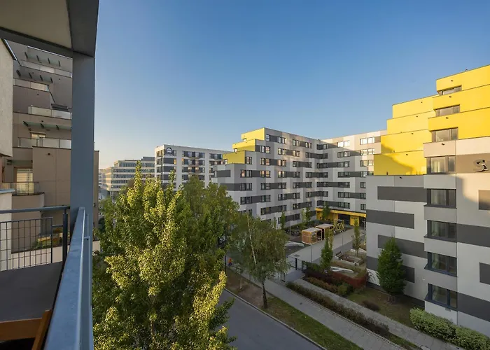 Spacious With Functional Furnishings And Two Bedrooms, Perfect For Business Trips By Renters Apartment