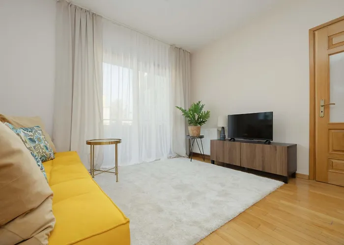 Spacious With Functional Furnishings And Two Bedrooms, Perfect For Business Trips By Renters Warsaw