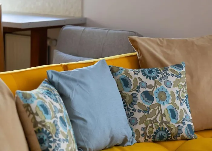 Spacious With Functional Furnishings And Two Bedrooms, Perfect For Business Trips By Renters Apartment *