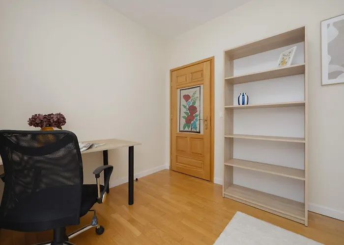 Spacious With Functional Furnishings And Two Bedrooms, Perfect For Business Trips By Renters