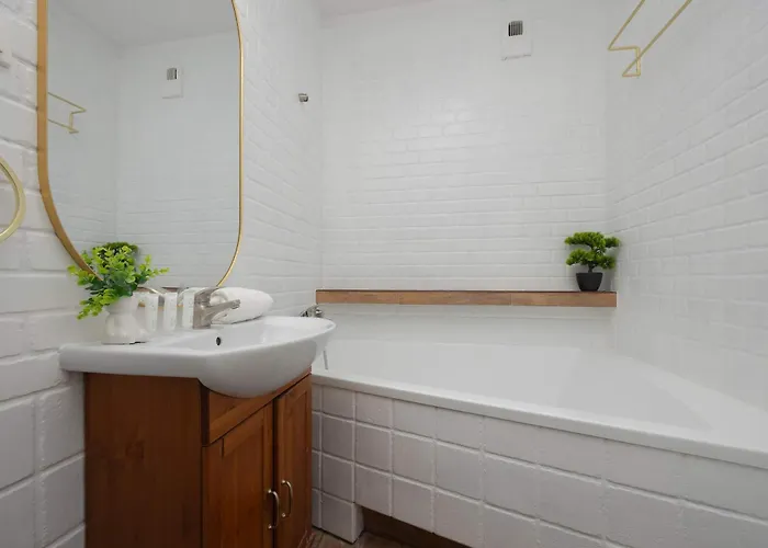 Spacious With Functional Furnishings And Two Bedrooms, Perfect For Business Trips By Renters Apartment