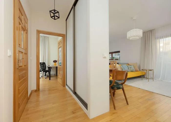 Apartment Spacious With Functional Furnishings And Two Bedrooms, Perfect For Business Trips By Renters *