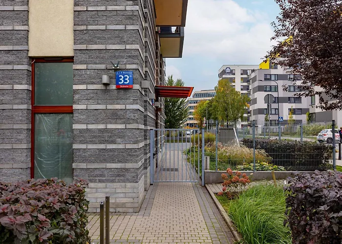 Apartment Spacious With Functional Furnishings And Two Bedrooms, Perfect For Business Trips By Renters