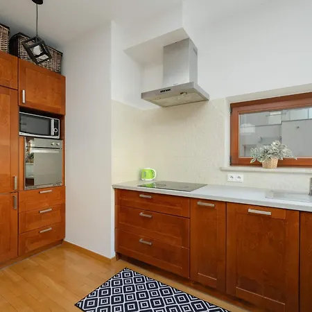 Spacious With Functional Furnishings And Two Bedrooms, Perfect For Business Trips By Renters * Варшава