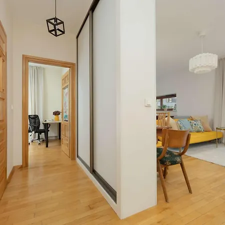 Апартаменты Spacious With Functional Furnishings And Two Bedrooms, Perfect For Business Trips By Renters *