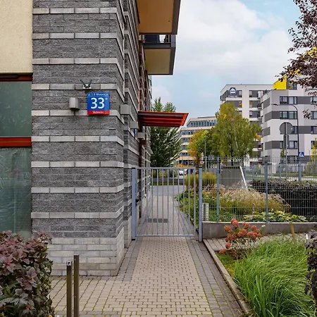 Апартаменты Spacious With Functional Furnishings And Two Bedrooms, Perfect For Business Trips By Renters