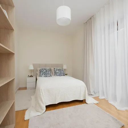 Spacious With Functional Furnishings And Two Bedrooms, Perfect For Business Trips By Renters Apartment Warsaw